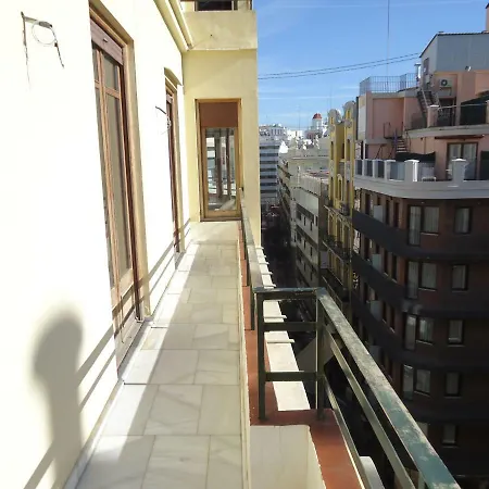 Entre La Estacion Y El Ayuntamiento *